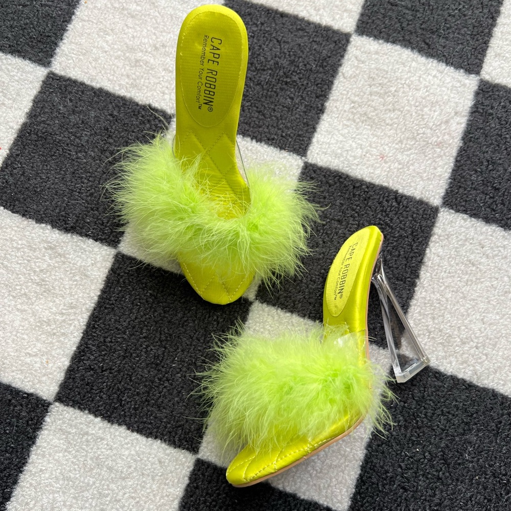 SOLD ON DEPOP Vintage Boudoir Style Feather Heels - Picture 5 of 8